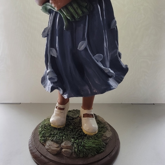 Treasures of the Heart Figurine - Picture 5 of 15